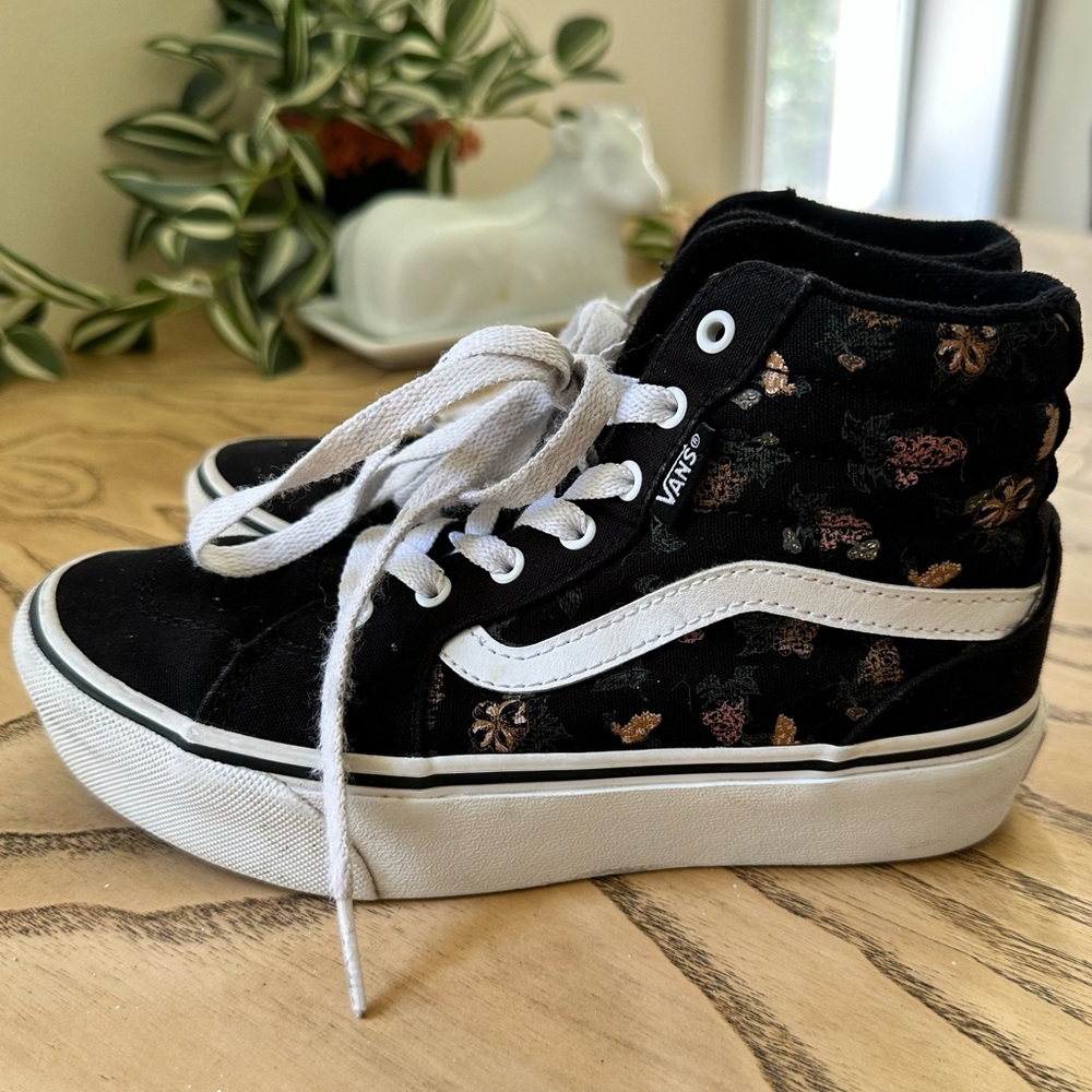 VANS Filmore High-Top Platform Sneakers 
US Missy Size 2 (EU 32.5)